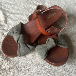 6.5 MIA sandals